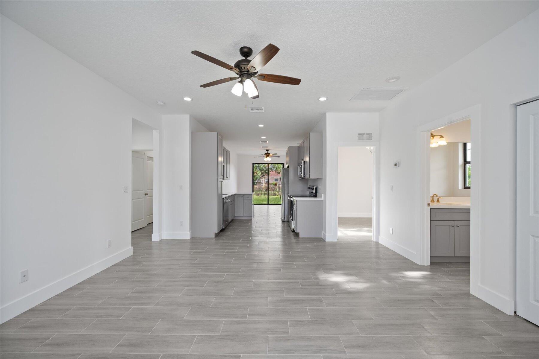 INLET GROVE - Residential