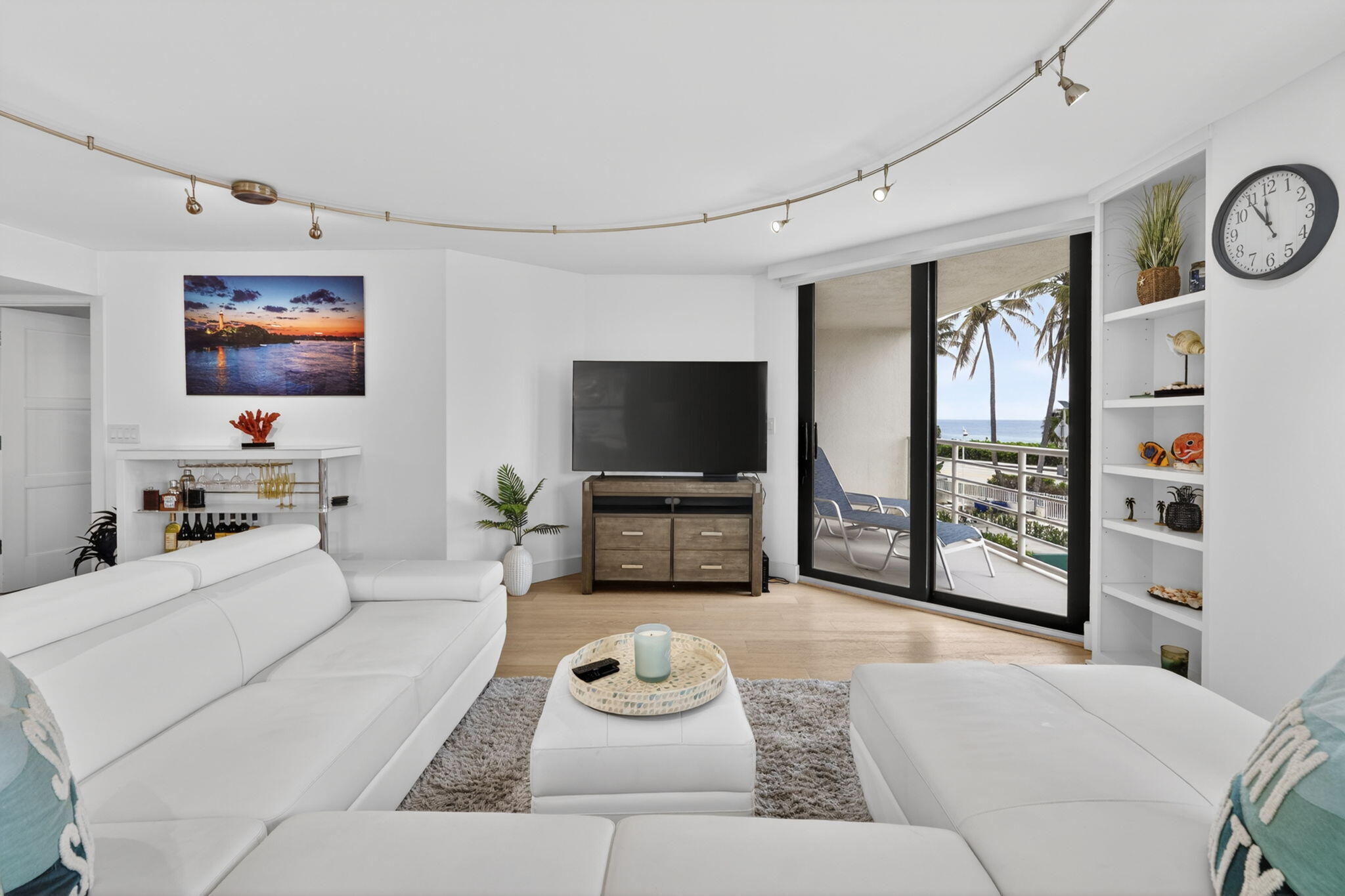 CORINTHIANS CONDO - Residential