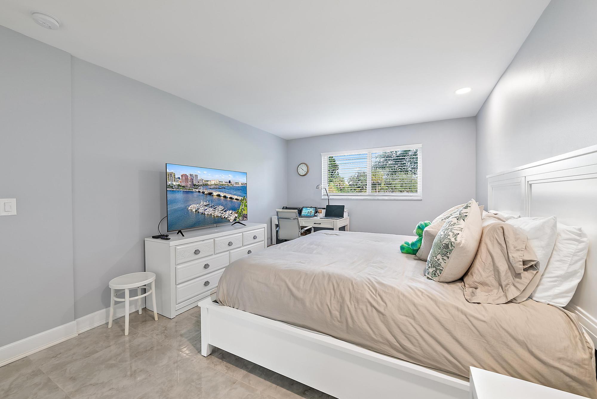 LAKESIDE VILLAGE CONDO 10 - Residential