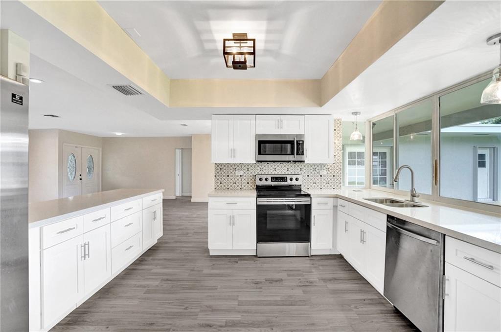 Emerald Hills 68-26 B - Residential
