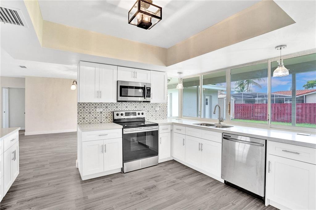 Emerald Hills 68-26 B - Residential