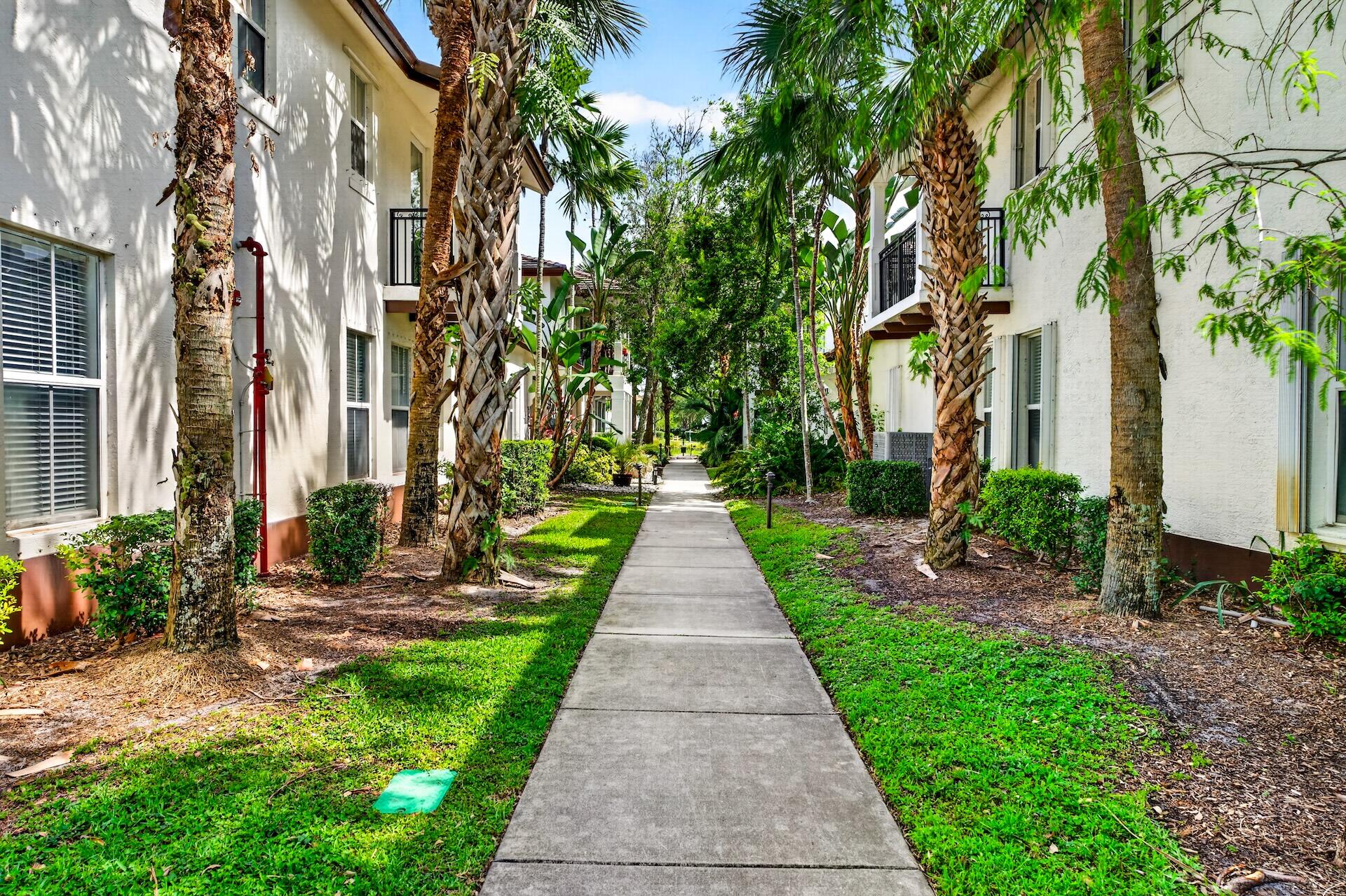 PALOMA LAKES - Residential