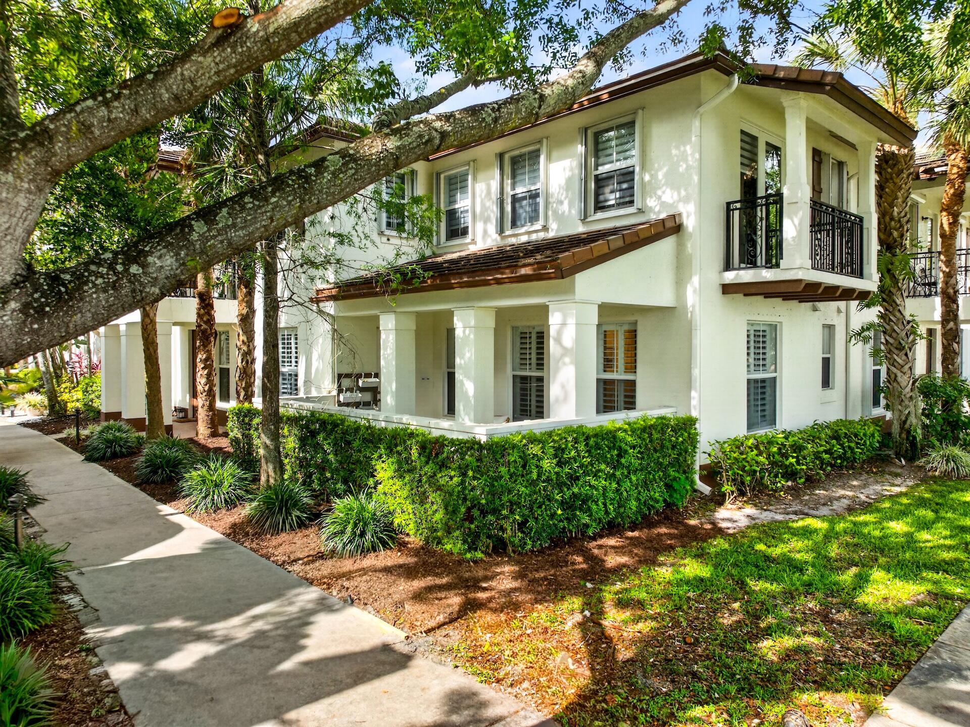 PALOMA LAKES - Residential