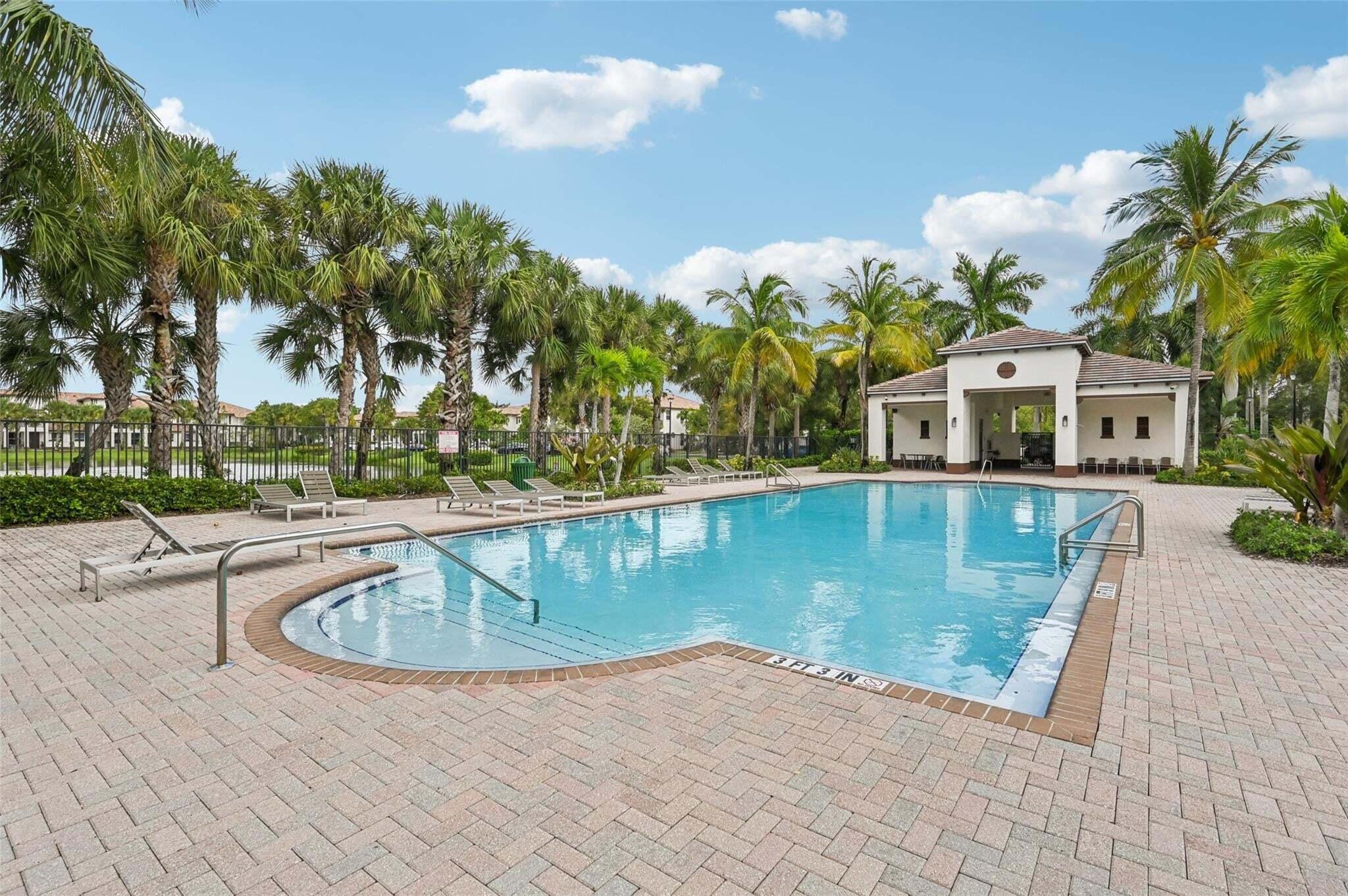 PALOMA LAKES - Residential