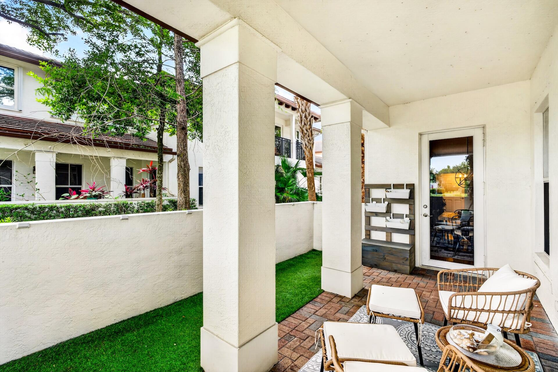 PALOMA LAKES - Residential