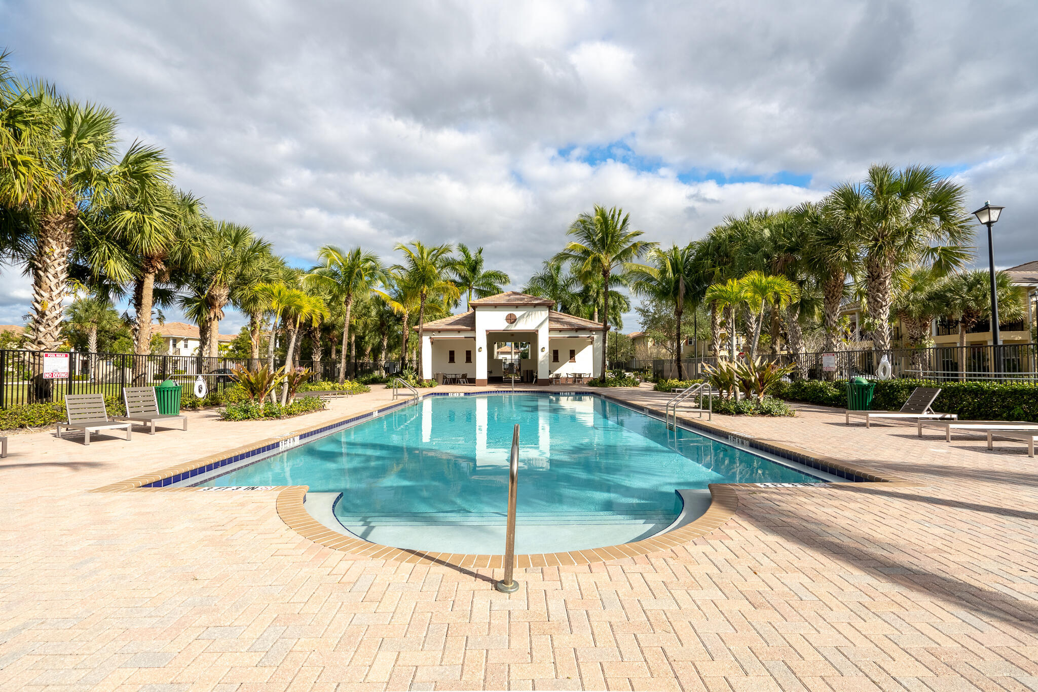 PALOMA LAKES - Residential