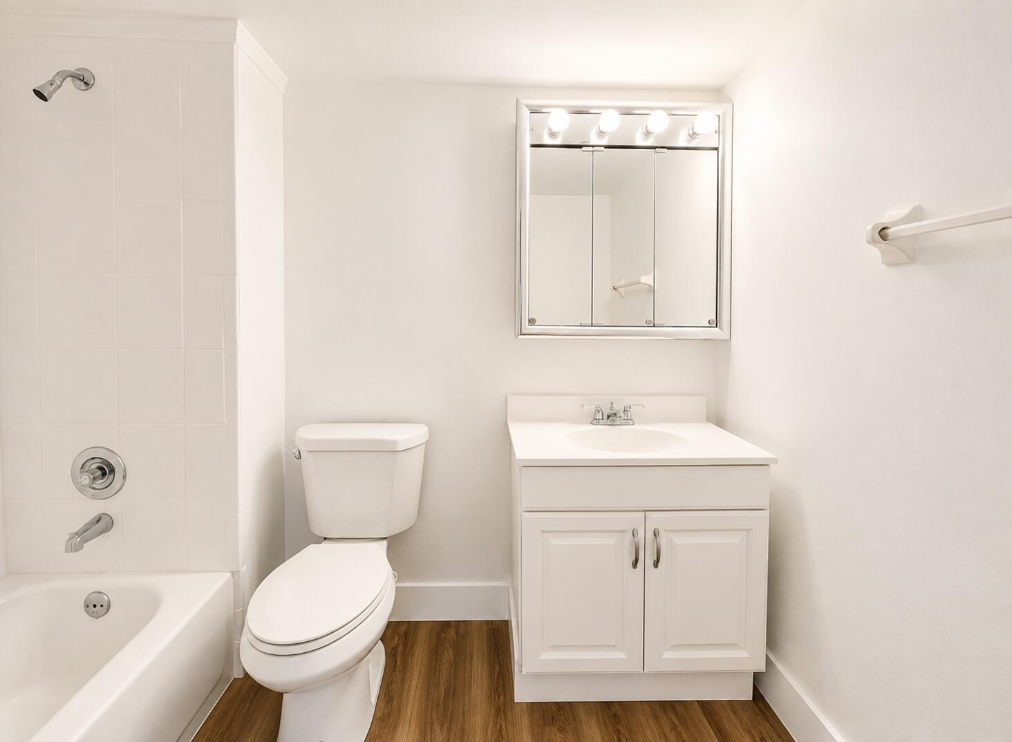 APPLEGREEN CONDO APTS 1 - Residential