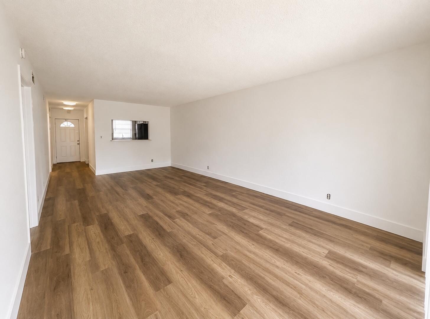 APPLEGREEN CONDO APTS 1 - Residential