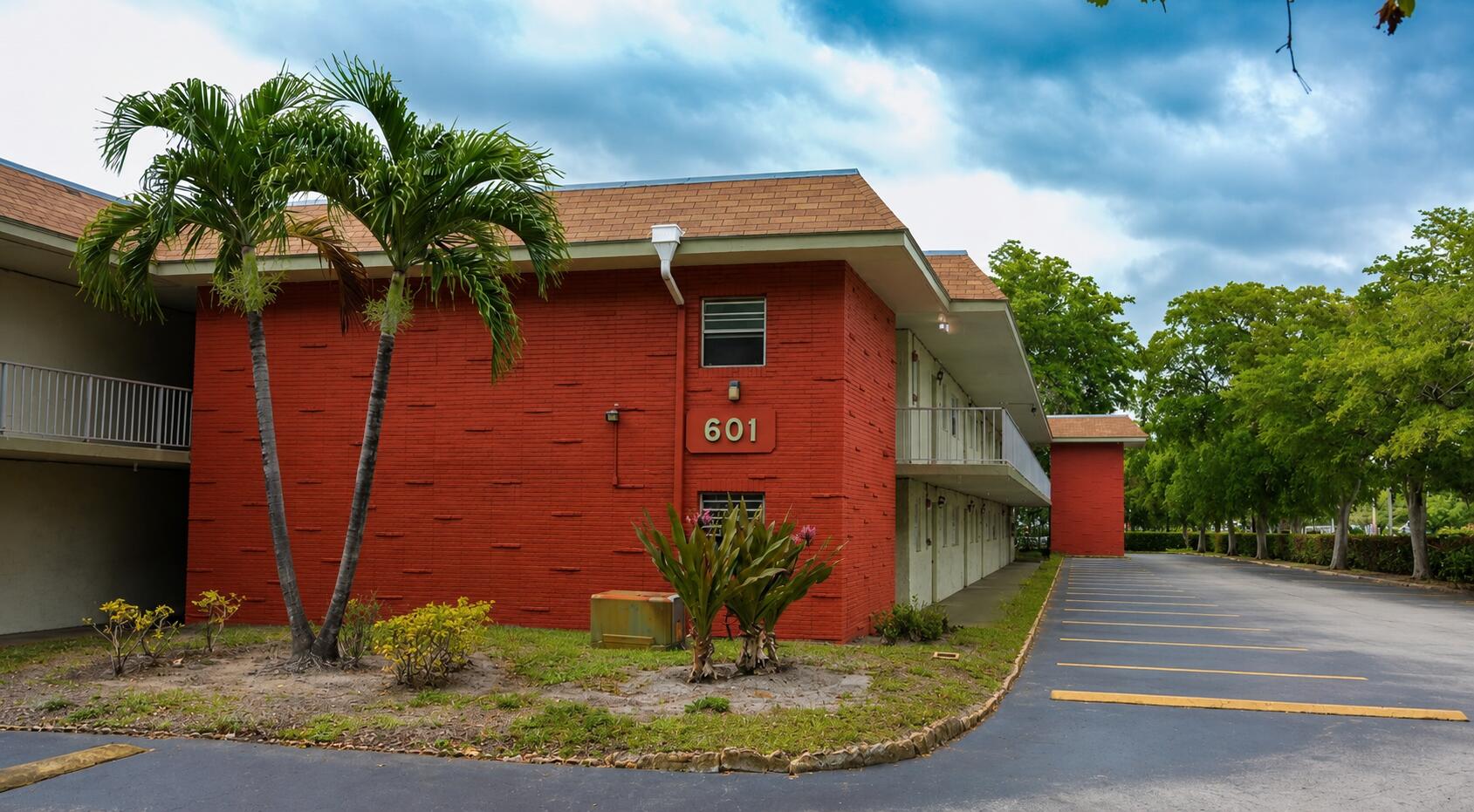 APPLEGREEN CONDO APTS 1 - Residential