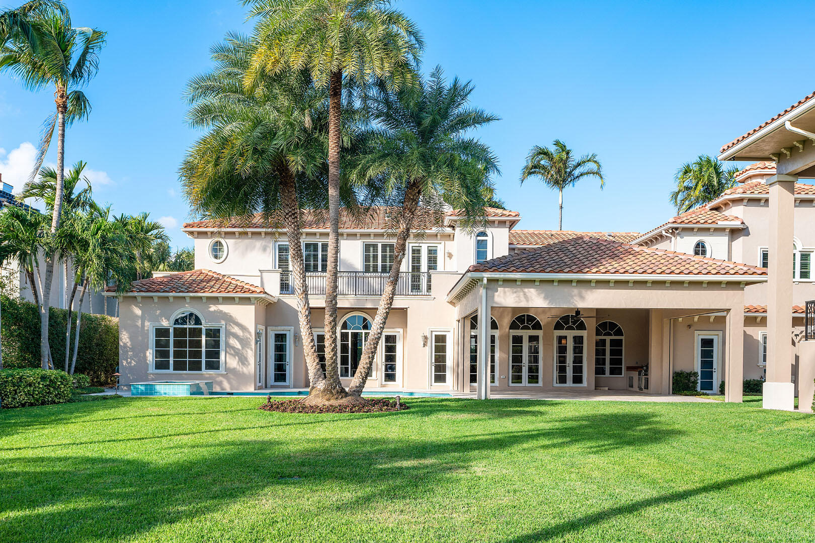 ROYAL PALM YACHT & COUNTRY CLUB - Residential