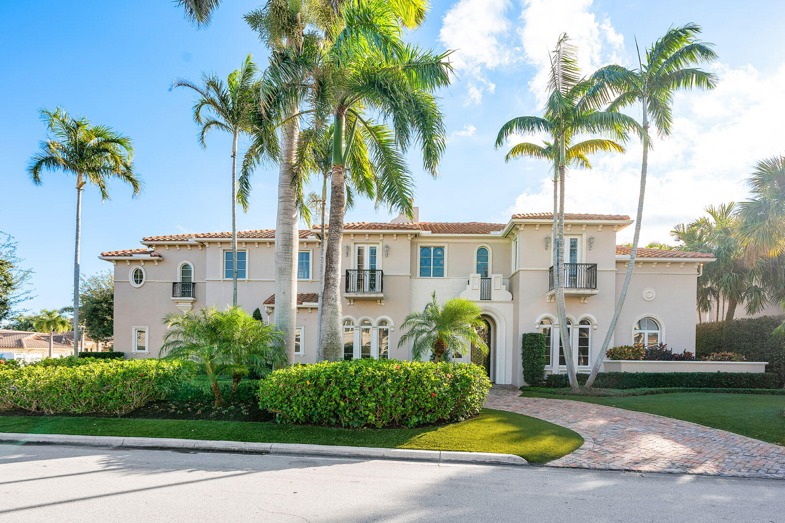 ROYAL PALM YACHT & COUNTRY CLUB - Residential