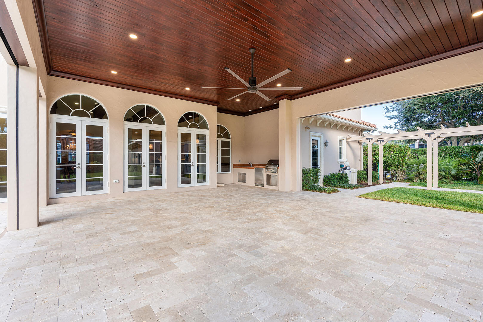 ROYAL PALM YACHT & COUNTRY CLUB - Residential