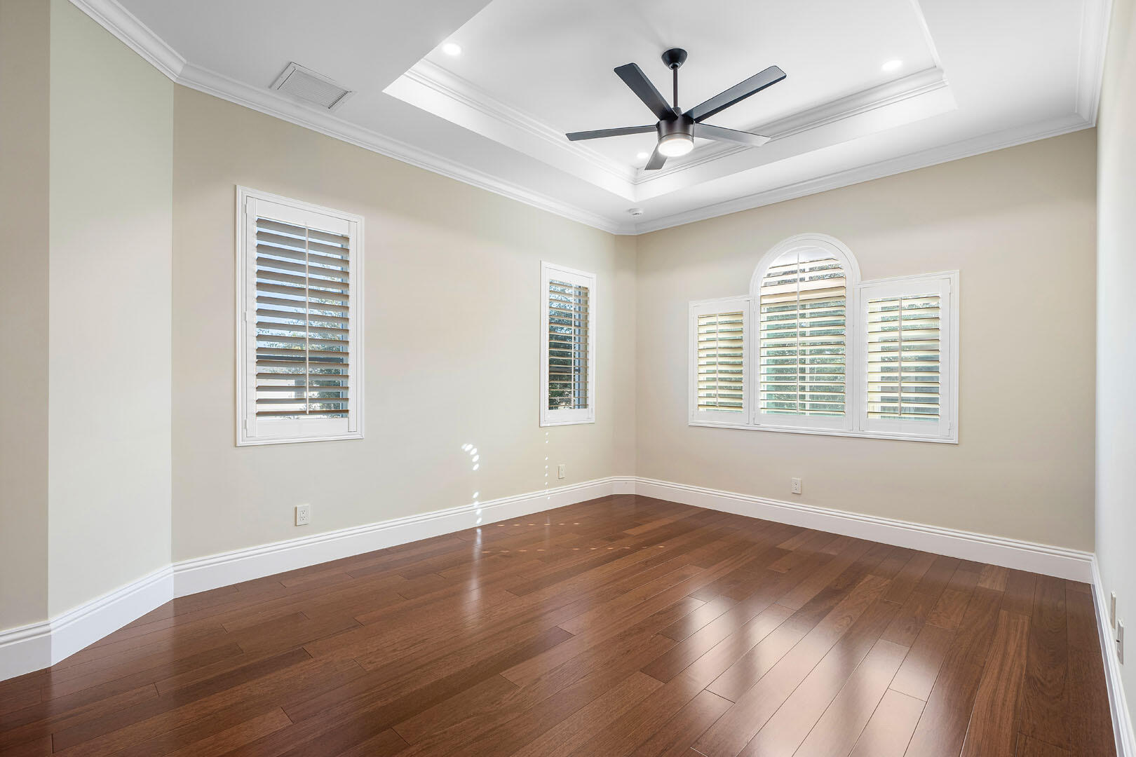 ROYAL PALM YACHT & COUNTRY CLUB - Residential