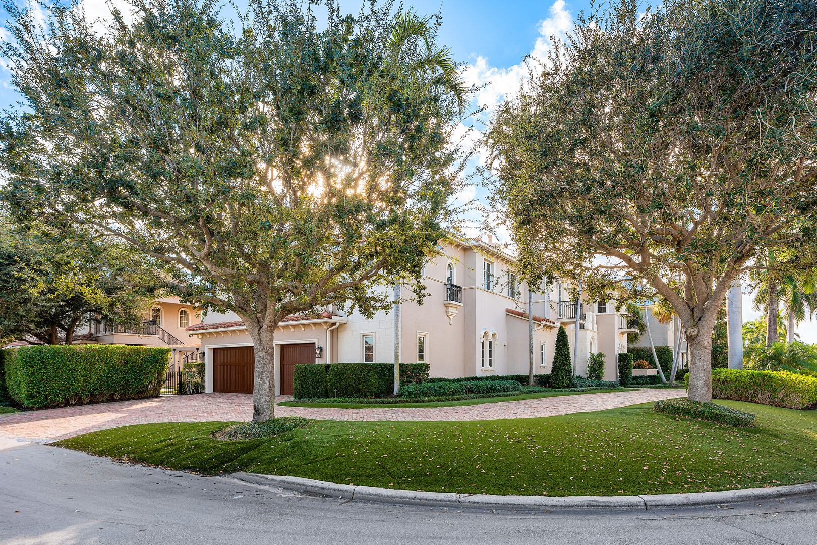 ROYAL PALM YACHT & COUNTRY CLUB - Residential