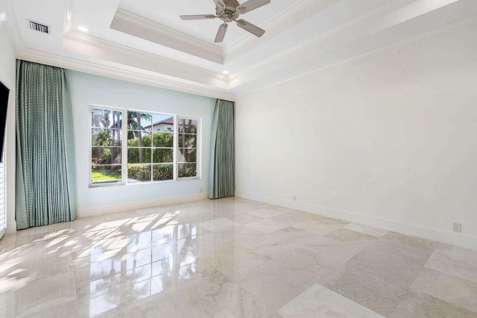 ROYAL PALM YACHT & COUNTRY CLUB - Residential