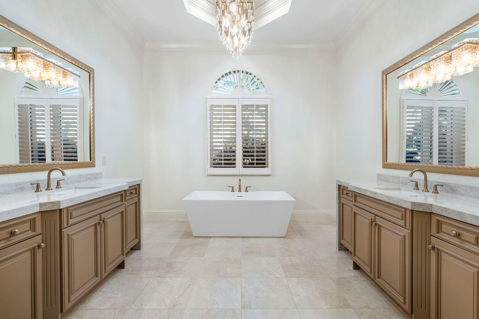 ROYAL PALM YACHT & COUNTRY CLUB - Residential