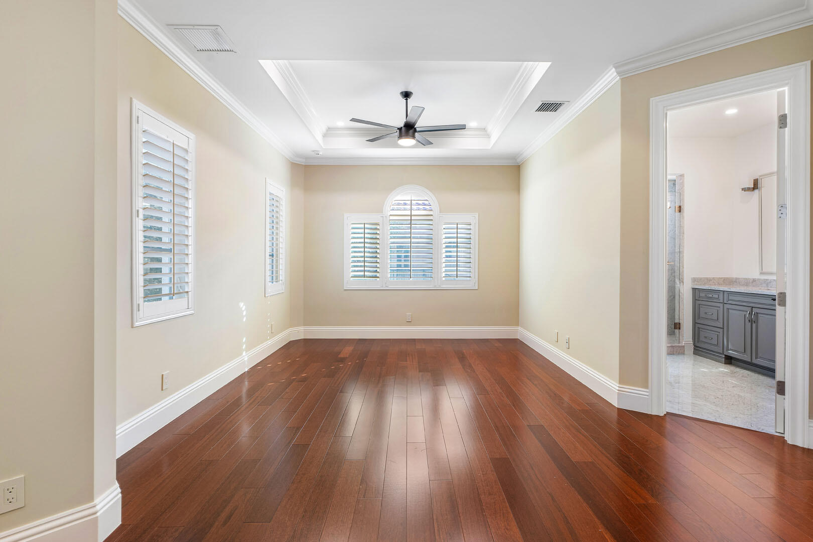 ROYAL PALM YACHT & COUNTRY CLUB - Residential