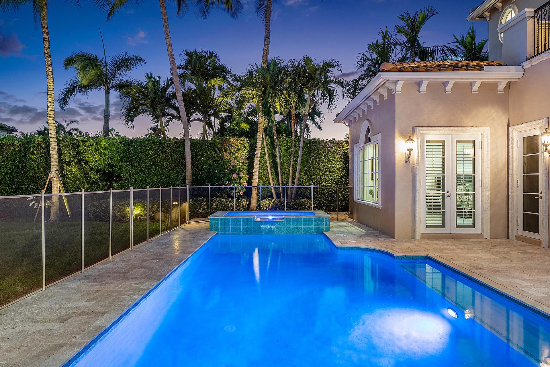ROYAL PALM YACHT & COUNTRY CLUB - Residential