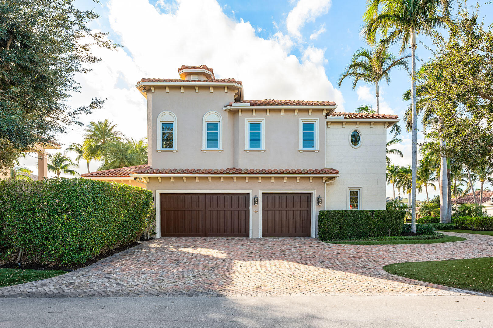 ROYAL PALM YACHT & COUNTRY CLUB - Residential