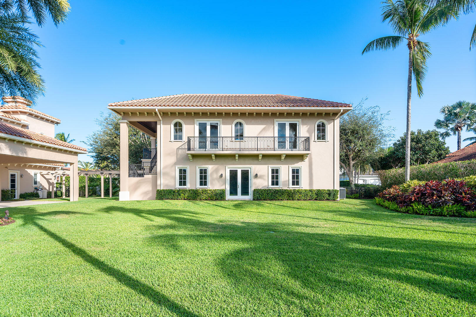 ROYAL PALM YACHT & COUNTRY CLUB - Residential