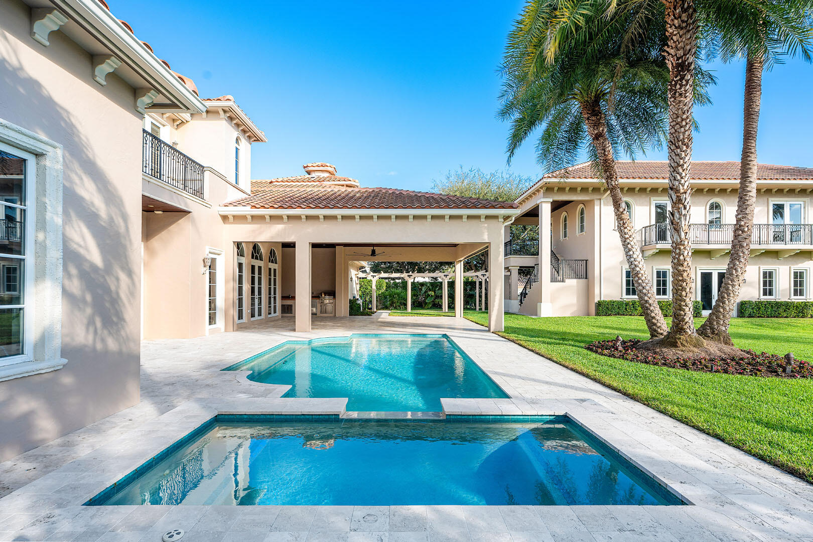 ROYAL PALM YACHT & COUNTRY CLUB - Residential