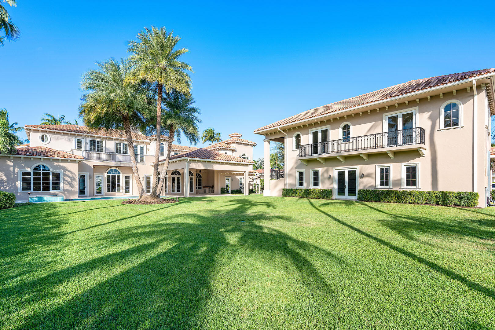 ROYAL PALM YACHT & COUNTRY CLUB - Residential