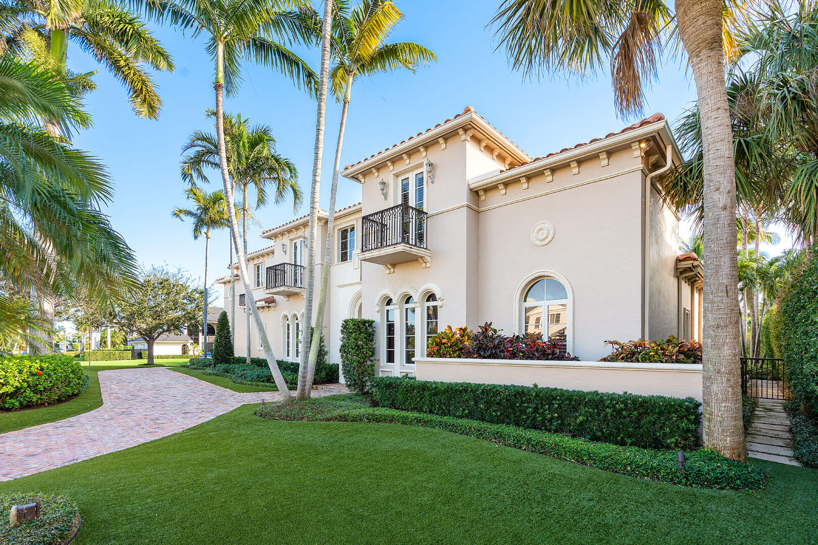 ROYAL PALM YACHT & COUNTRY CLUB - Residential