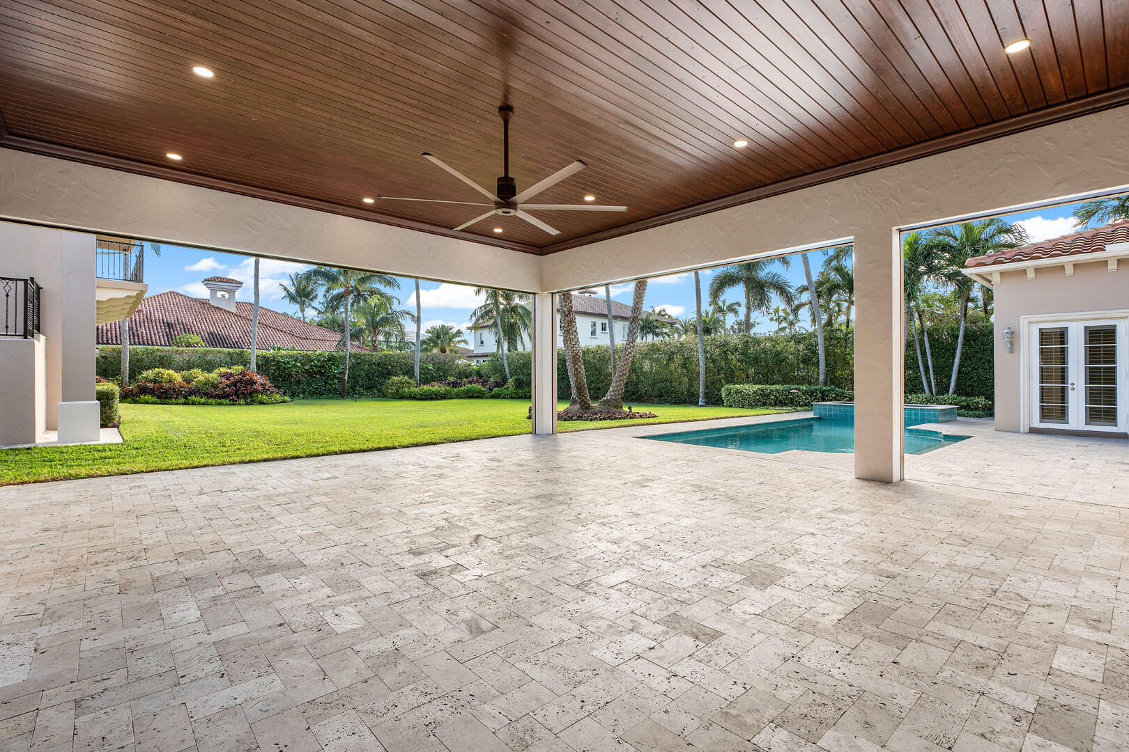 ROYAL PALM YACHT & COUNTRY CLUB - Residential