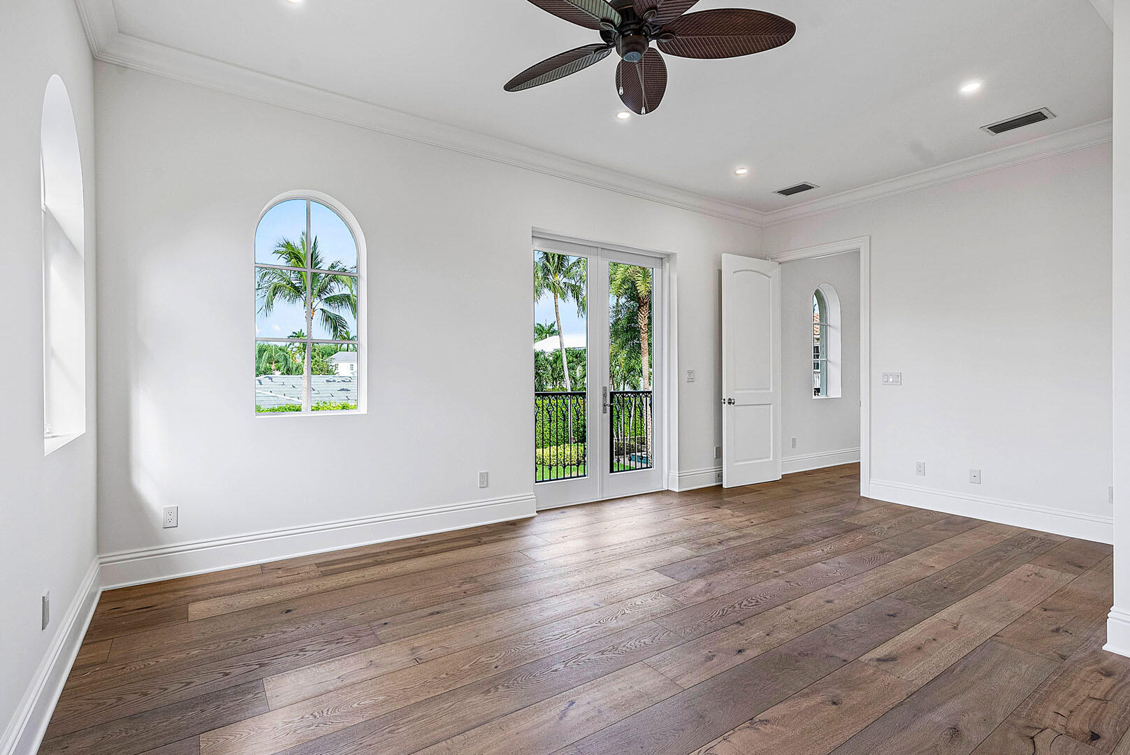 ROYAL PALM YACHT & COUNTRY CLUB - Residential