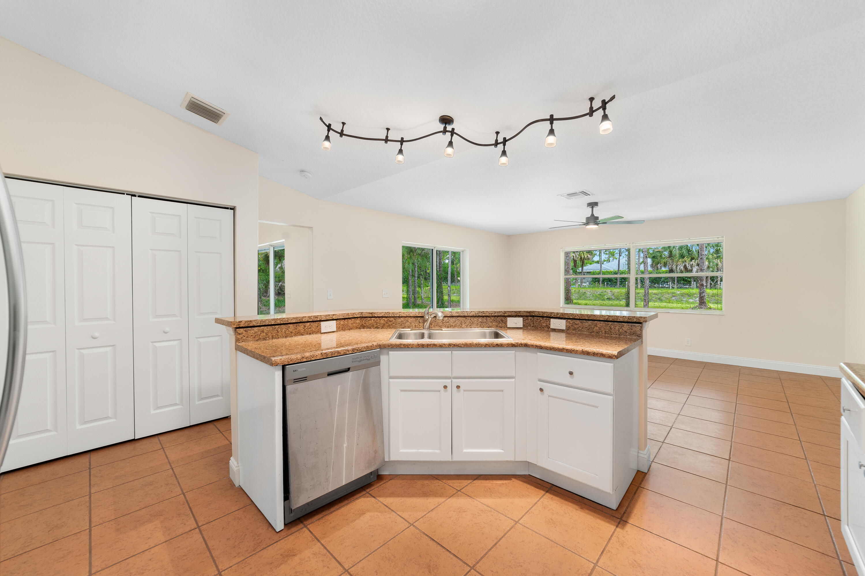 Acreage & Unrec - Residential