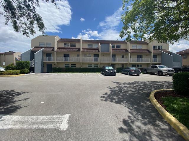 CORAL SPRINGS ESTATE TOWNHOMES - Residential