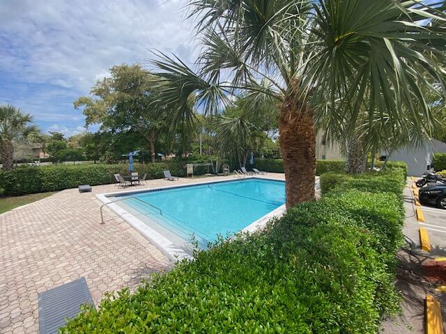 CORAL SPRINGS ESTATE TOWNHOMES - Residential