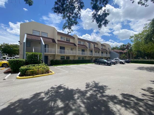 3 BEDROOM 2.5 BATH INCOME PRODUCING PROPERTY IN DESIRABLE CORAL SPRINGS. 2023 IMPACT WINDOWS  AND SLIDING GLASS DOOR. FIRST FLOOR FEATURES LARGE LIVING AREA, DINING ROOM, KITCHEN, DEN/OFFICE AND A 1/2 BATH. UPSTAIRS FEATURES 3 BEDROOMS AND 2 FULL BATHS. MASTER BEDROOM OFFERS WALK IN CLOSET AND PARTIALLY RENOVATED BATH. WASHER/DRYER HOOK UP.  CORAL SPRINGS ESTATE TOWNHOMES IS LOCATED NEXT TO CASTLEWOOD PARK. INVESTORS WELCOME. NO RENTAL RESTRICTION. LONG TERM TENANT IS PAYING $2450/MONTH. NOTE: UNIT 4 ENTRANCE IS LOCATED ON THE 2ND FLOOR