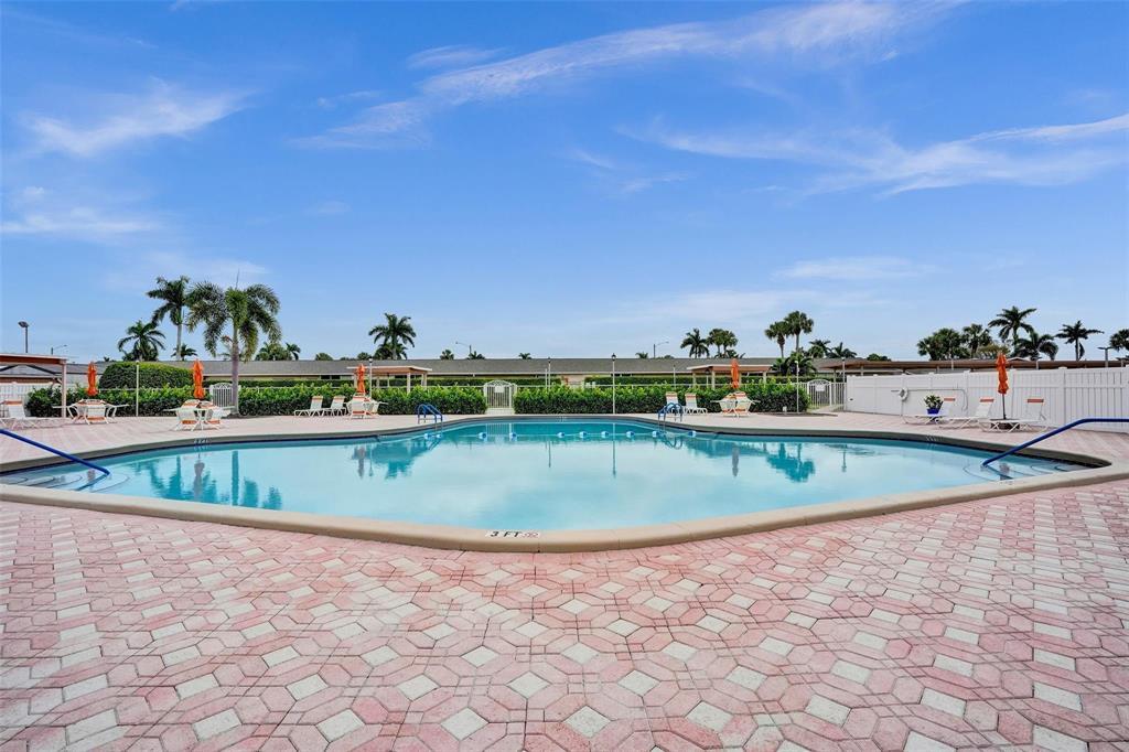 CRESTHAVEN VILLAS CONDO 25 - Residential