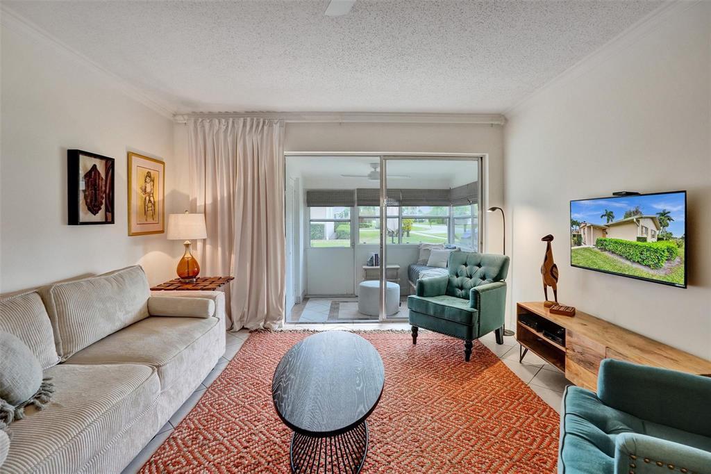 CRESTHAVEN VILLAS CONDO 25 - Residential