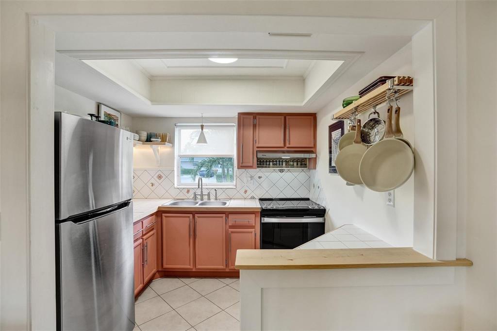 CRESTHAVEN VILLAS CONDO 25 - Residential
