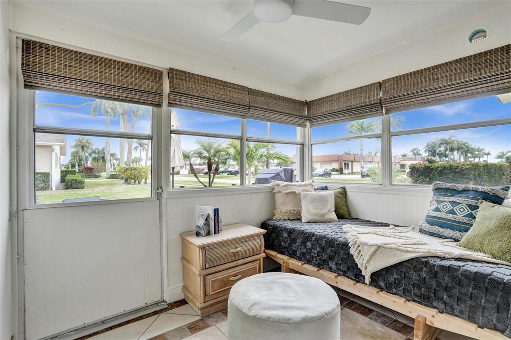 CRESTHAVEN VILLAS CONDO 25 - Residential