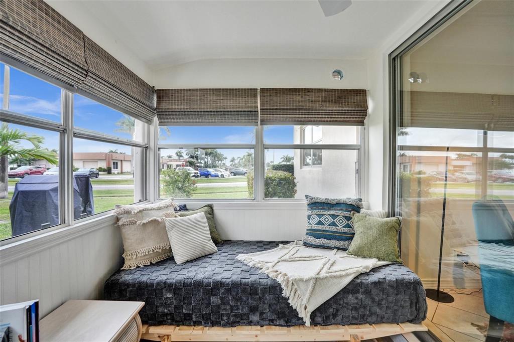 CRESTHAVEN VILLAS CONDO 25 - Residential