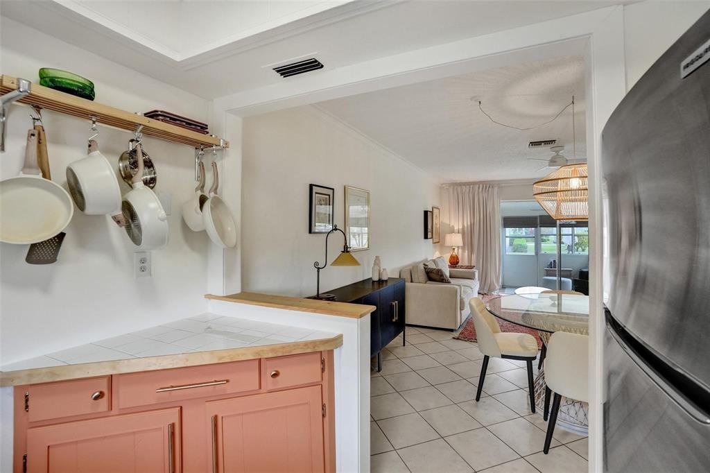 CRESTHAVEN VILLAS CONDO 25 - Residential