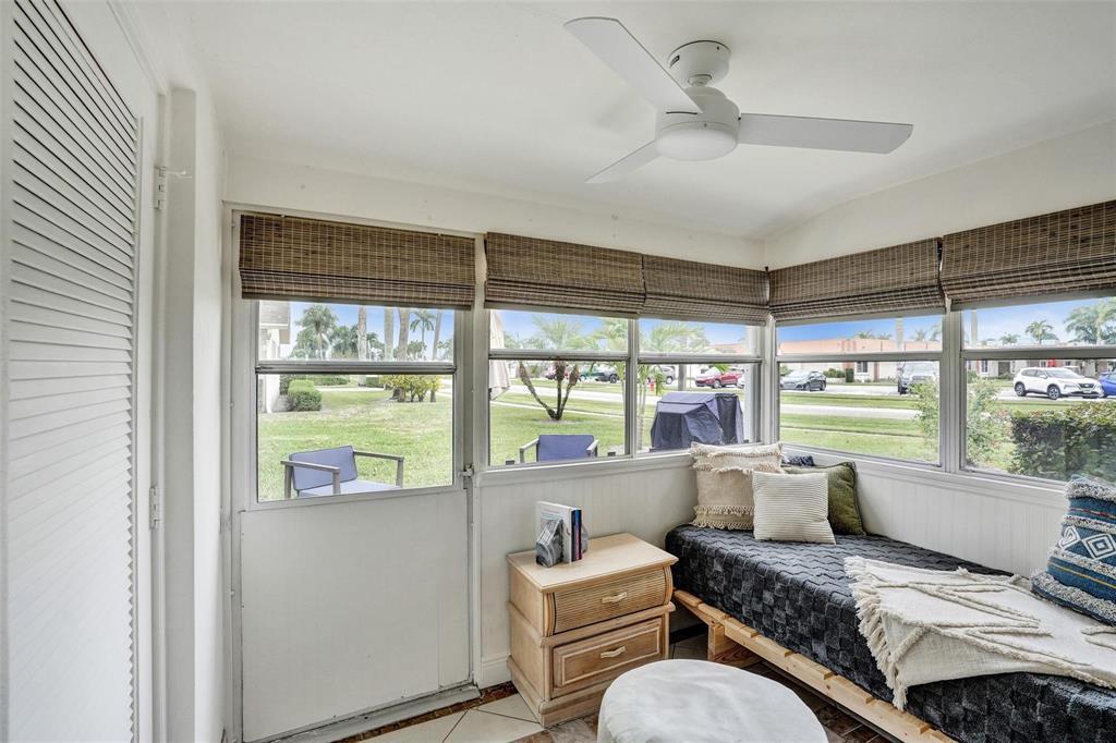 CRESTHAVEN VILLAS CONDO 25 - Residential