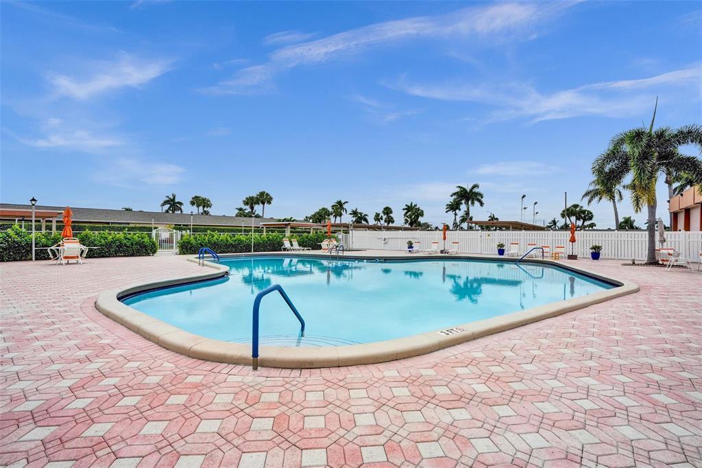 CRESTHAVEN VILLAS CONDO 25 - Residential