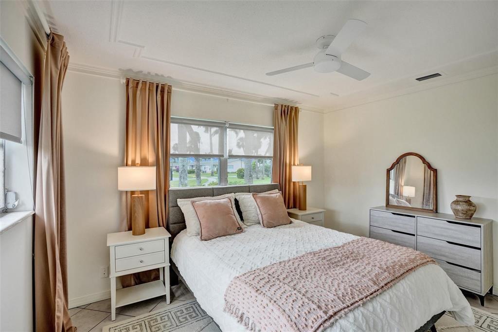 CRESTHAVEN VILLAS CONDO 25 - Residential