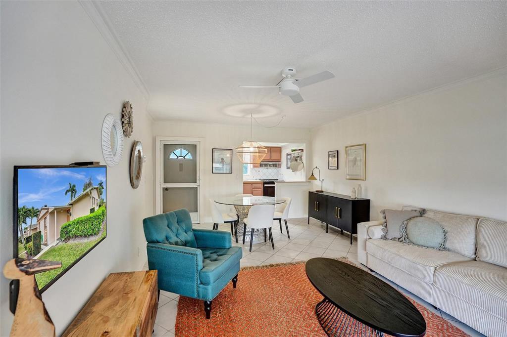 CRESTHAVEN VILLAS CONDO 25 - Residential