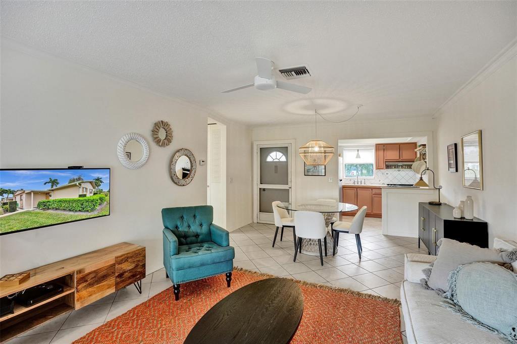 CRESTHAVEN VILLAS CONDO 25 - Residential