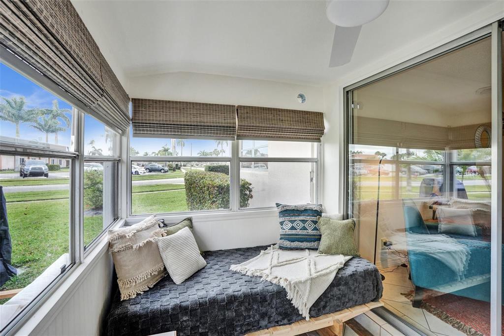 CRESTHAVEN VILLAS CONDO 25 - Residential