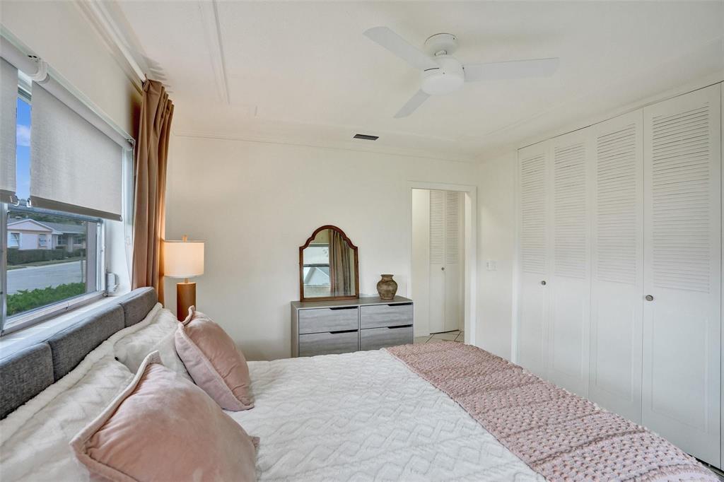 CRESTHAVEN VILLAS CONDO 25 - Residential