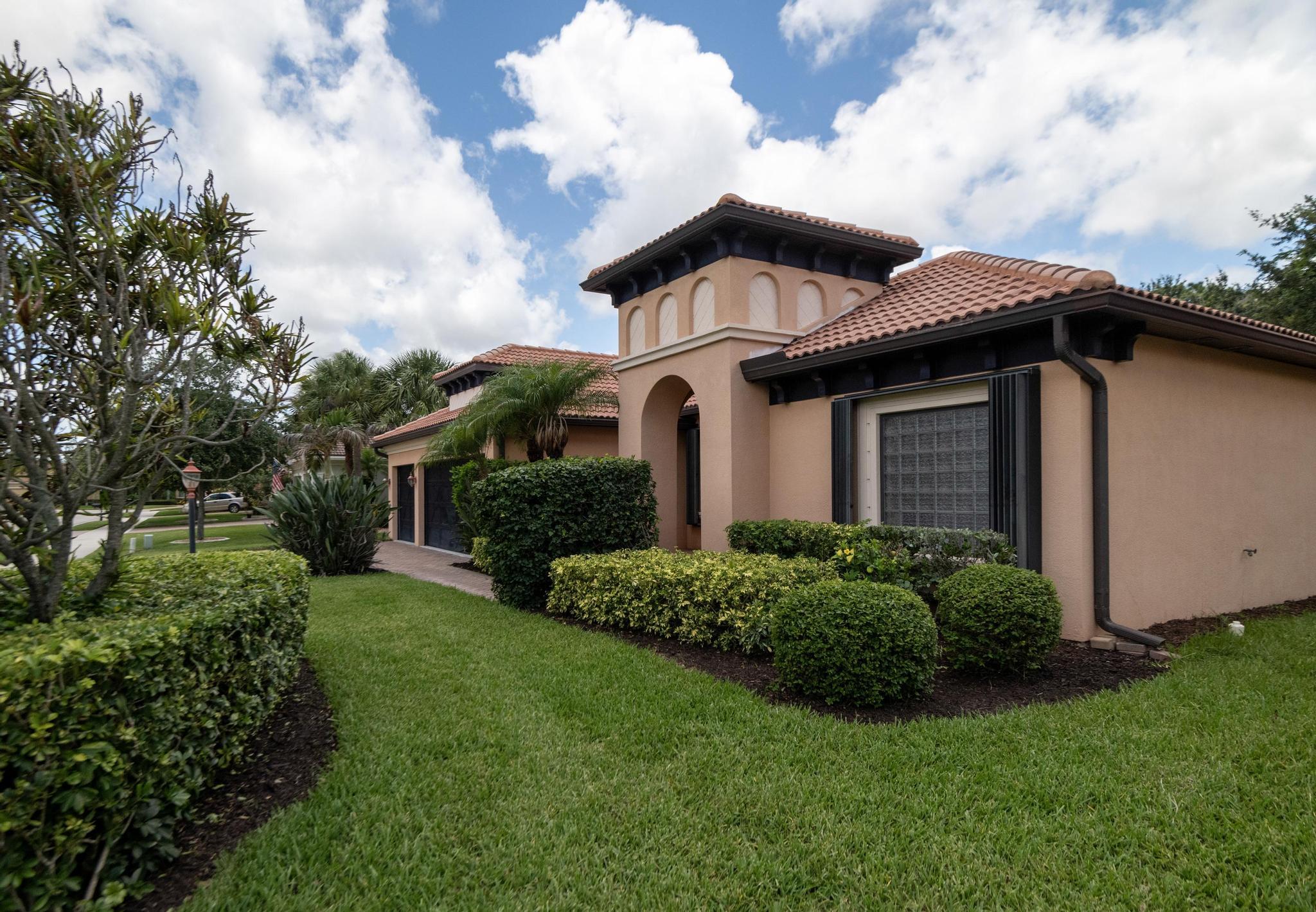 THE FALLS OF JENSEN BEACH - Residential