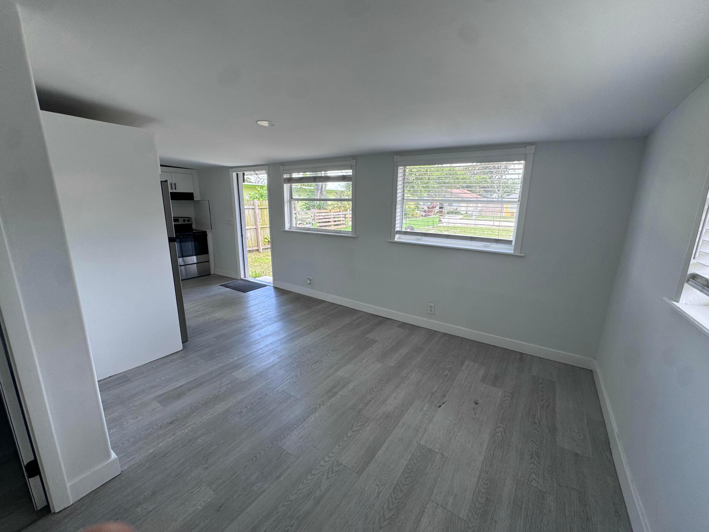 LINCOLN PARK - Residential Lease