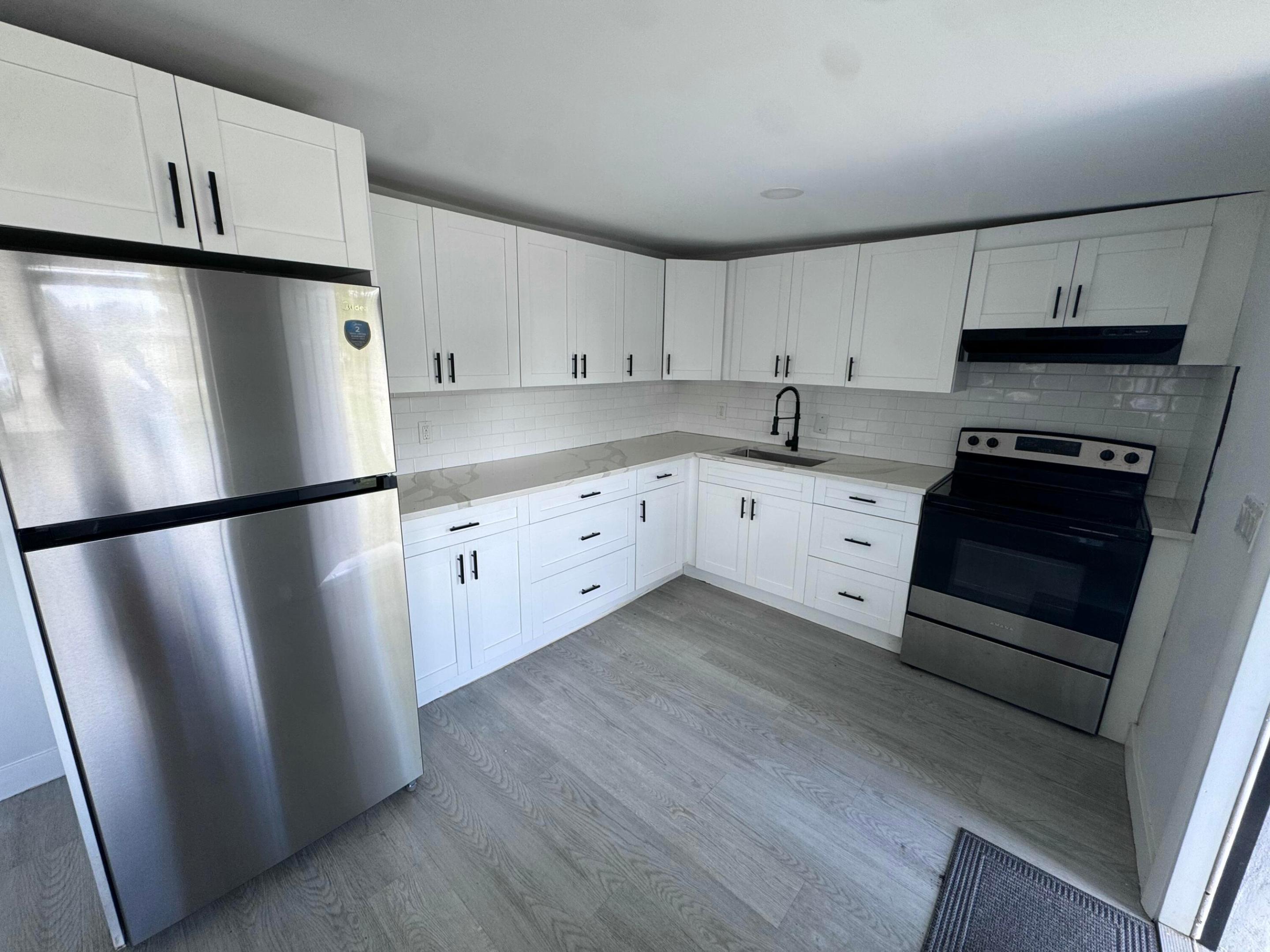 LINCOLN PARK - Residential Lease