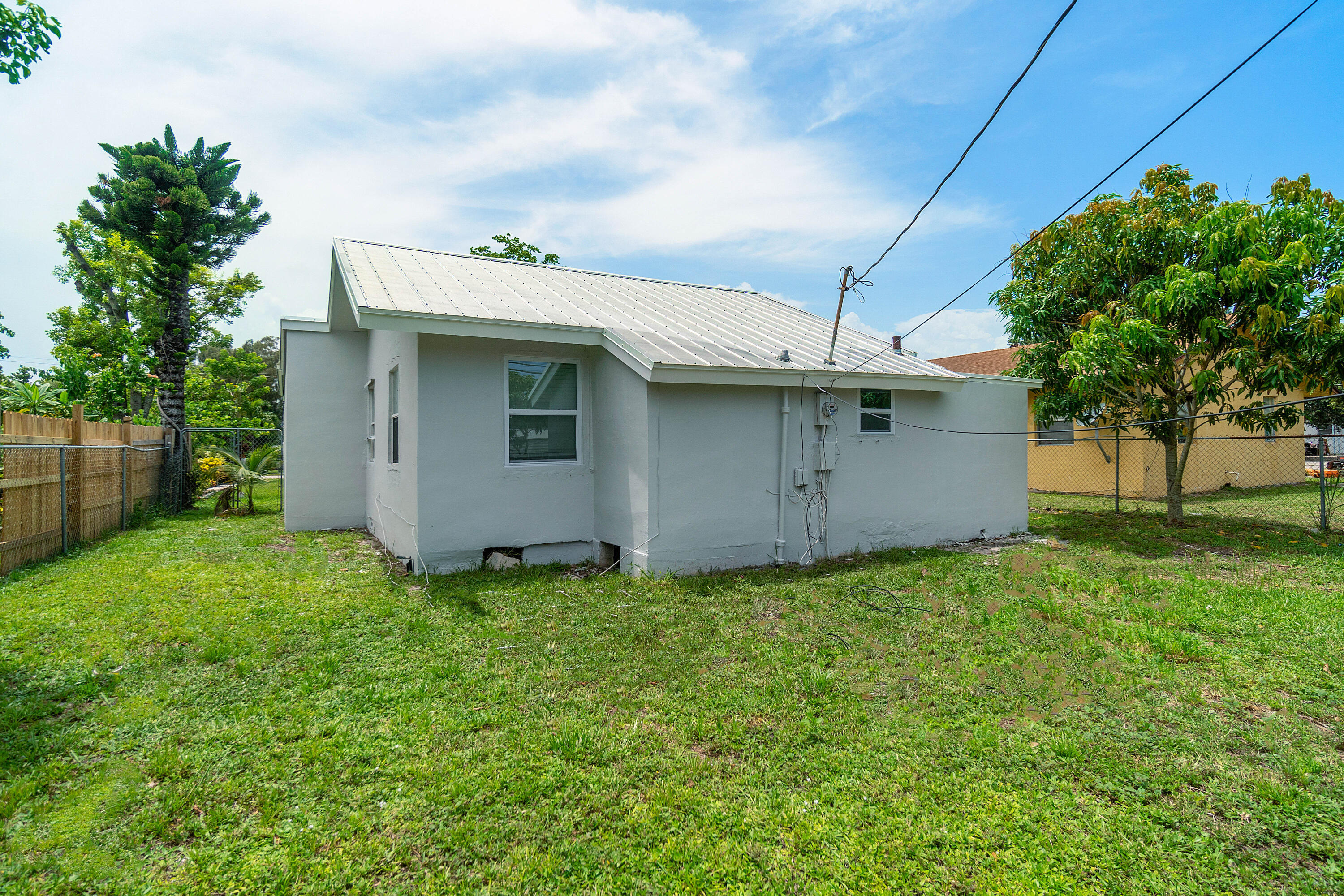 LINCOLN PARK - Residential Lease